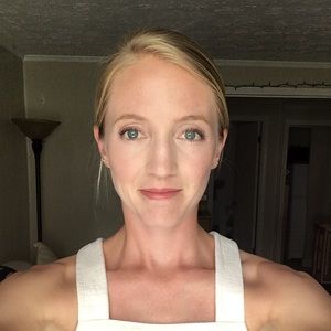 Meet your Posher, Caitlin